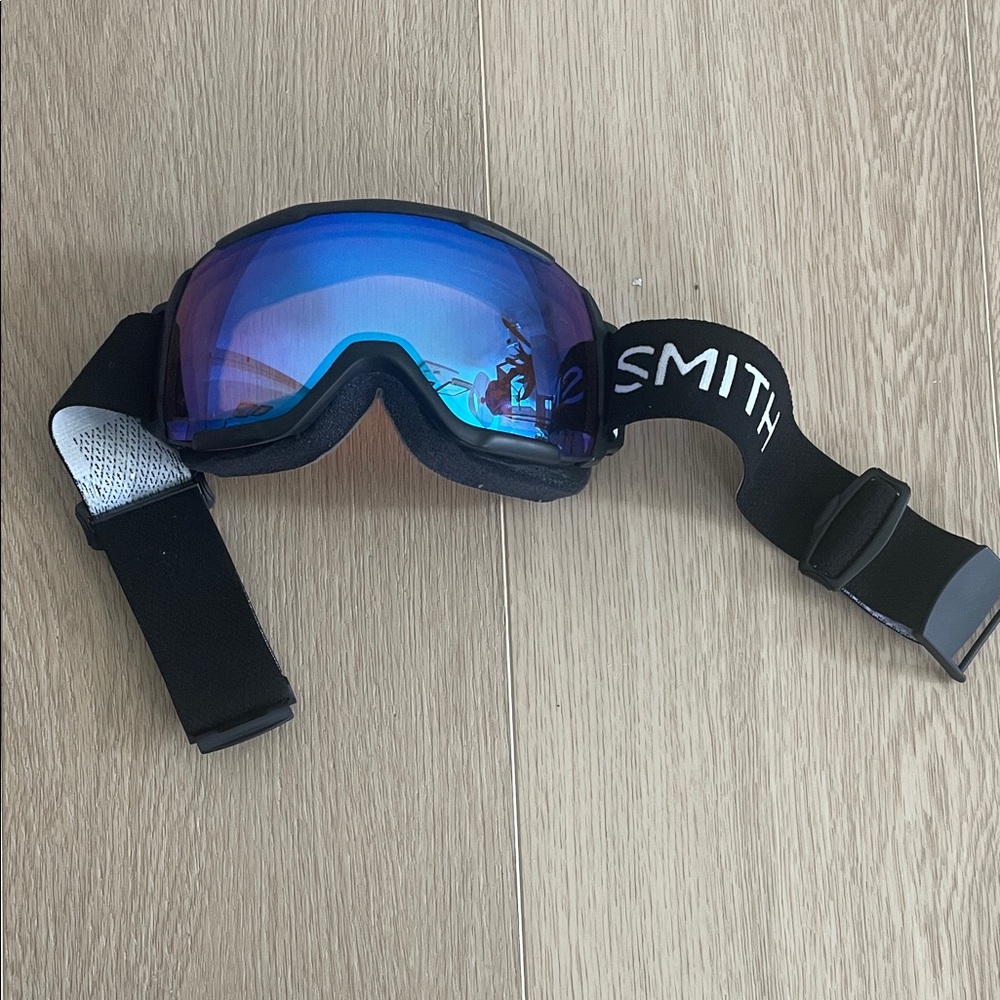 SMITH Black Goggles with Blue Mirrored Lens